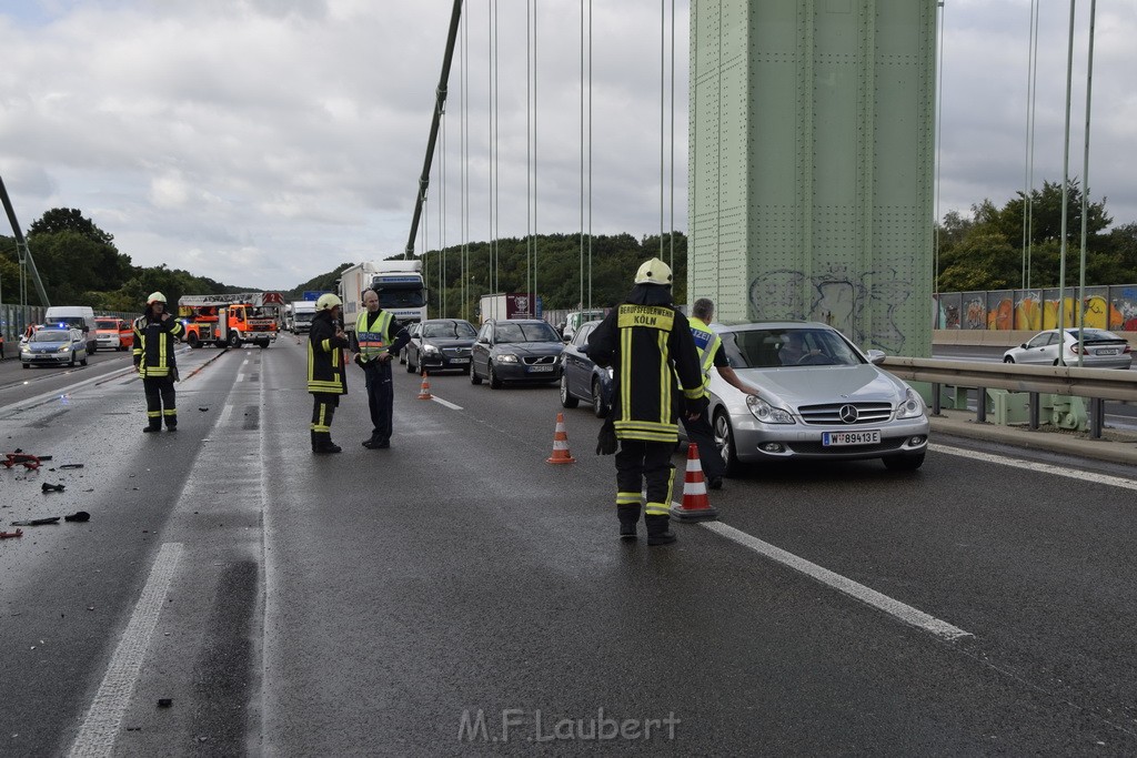 Schwerer LKW VU PKlemm A 4 Rich Olpe auf der Rodenkirchener Bruecke P131.JPG - Miklos Laubert